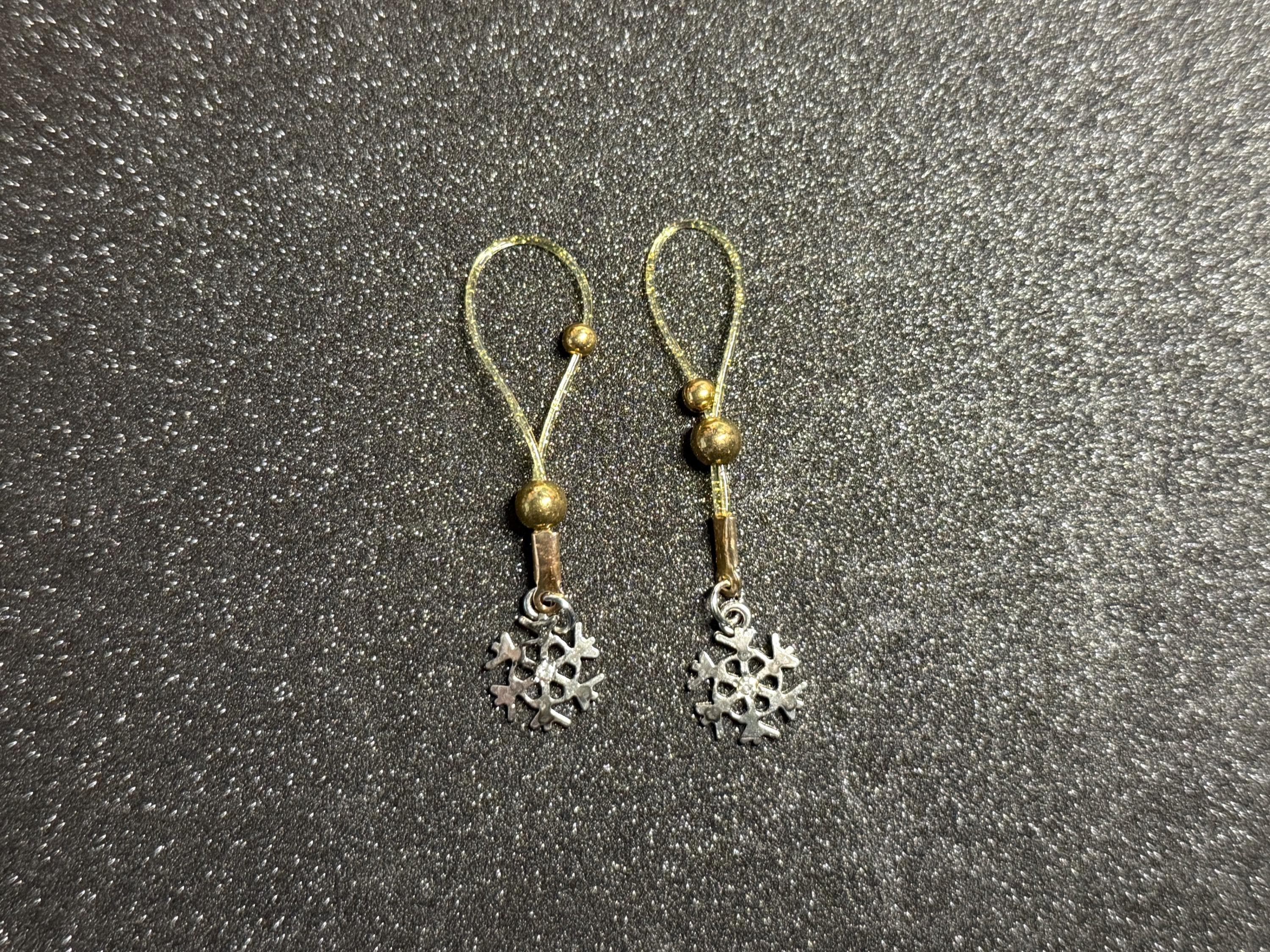 Silver Snowflake Nipple Jewelry | Non-Pierced Dangling Nip Tips | Discreet Packaging